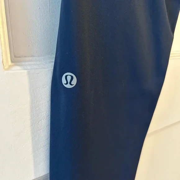 Lululemon x Peloton navy leggings - Picture 7 of 7